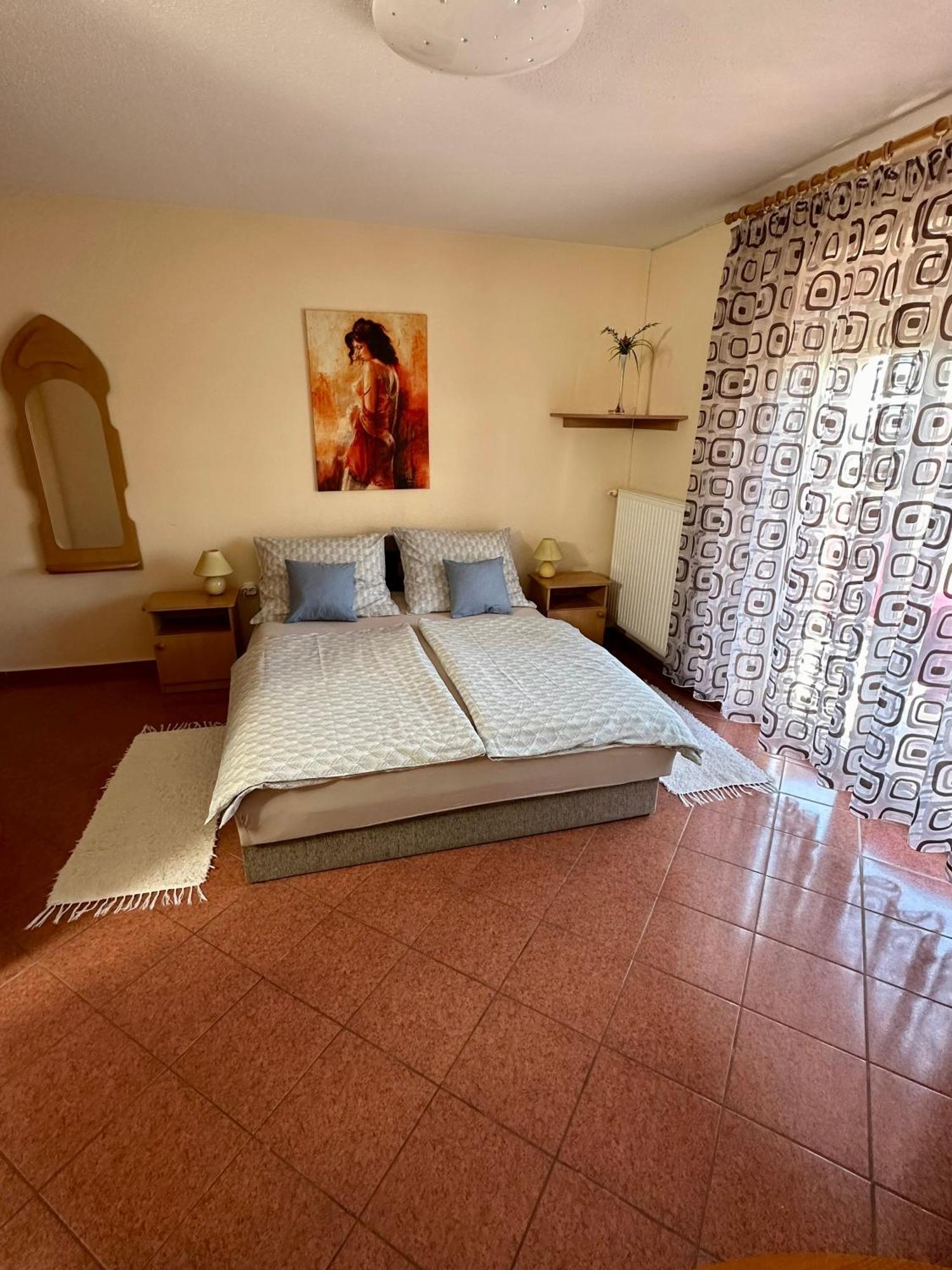 Judit Apartments เฮวิซ ภายนอก รูปภาพ